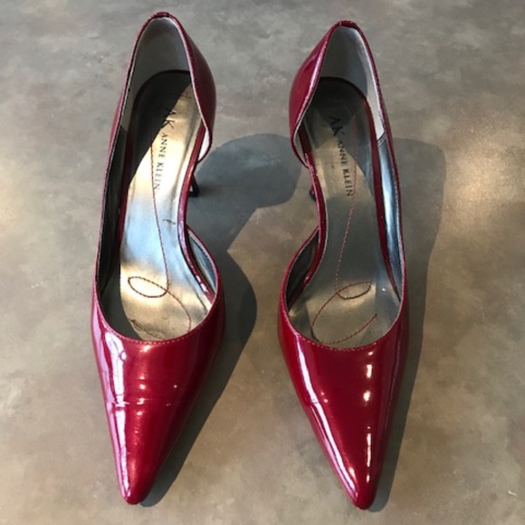 (2* for $30) Anne Klein burgundy patent shoes - Size 6 - Picture 2 of 8